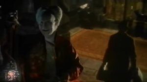 Dracula et Jonathan dans les escaliers scène coupée